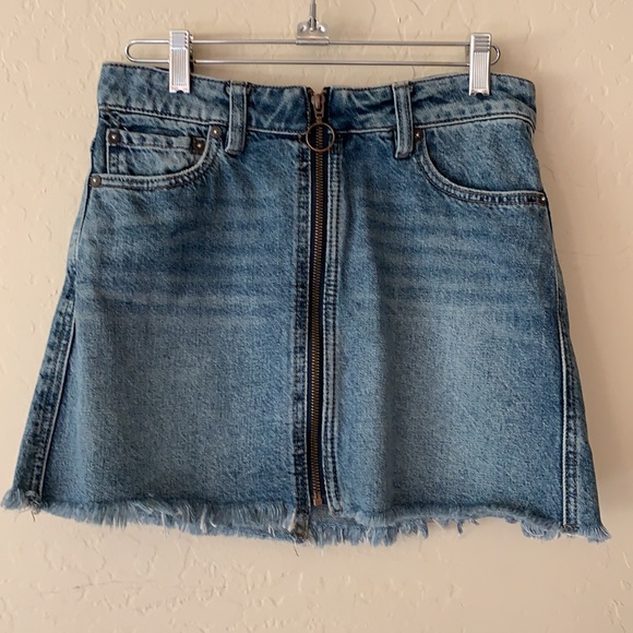 Free People “We The Free” denim zip front mini skirt - Picture 2 of 4